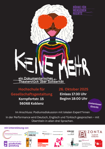  Auf dem Bild ist eine gezeichnete Person mit weißen lockigen Haaren und großen roten Sonnenbrillen. Die Person trägt ein buntes Oberteil mit vielen Farben. Im Hintergrund ist alles schwarz. In großer, weißer Schrift steht: „KEINE MEHR“ und darunter sind alle näheren Informationen zu der Veranstaltung. Oben rechts ist ein lila Kasten mit dem Text: „Bühne für Menschenrechte“. Unten sind viele bunte Logos von Organisationen, die das Projekt unterstützen.